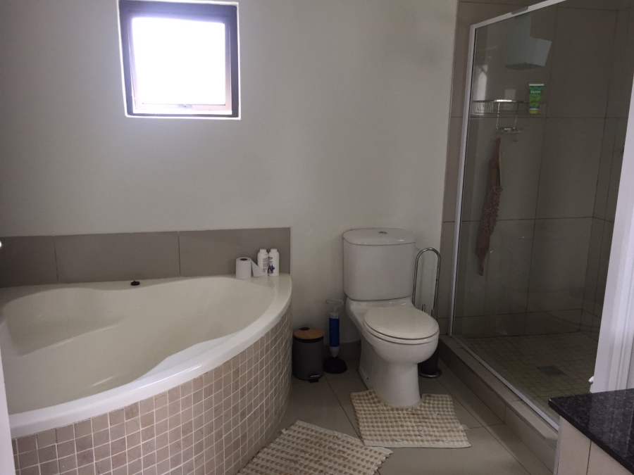 To Let 4 Bedroom Property for Rent in Beacon Bay Eastern Cape